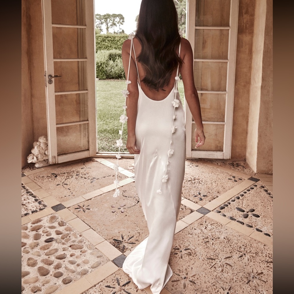 MESHKI: Elenor Rose Gown - White